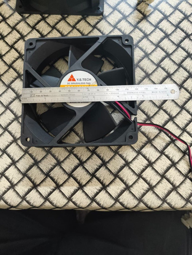 120mm YS Tech fan measured with ruler
