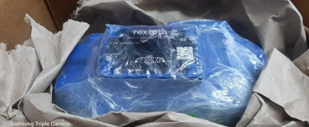 Rexroth R900412527 4WH22G7X valve in paper packing