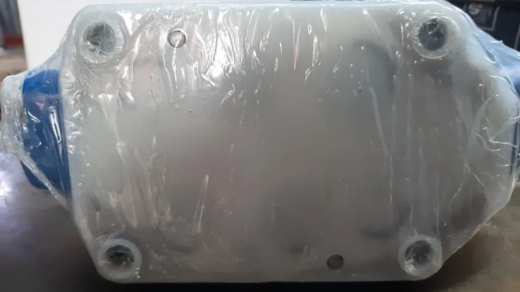 Rexroth R900412527 valve mounting face in wrap