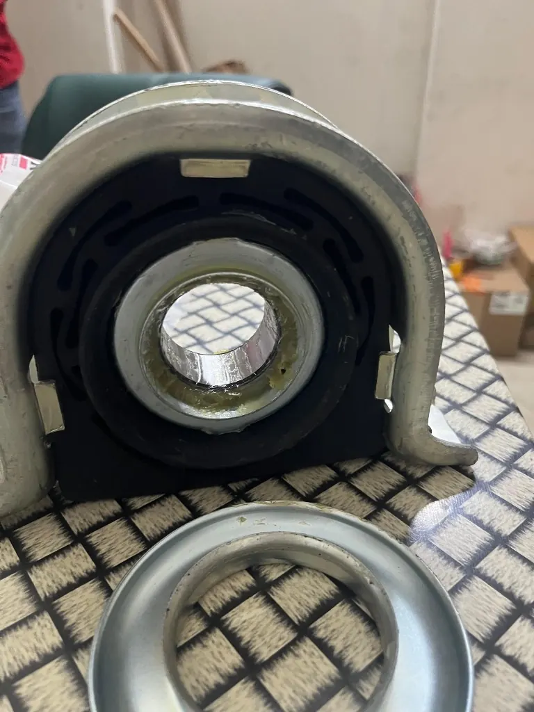 Spicer 230549 center bearing bore with grease and loose slinger