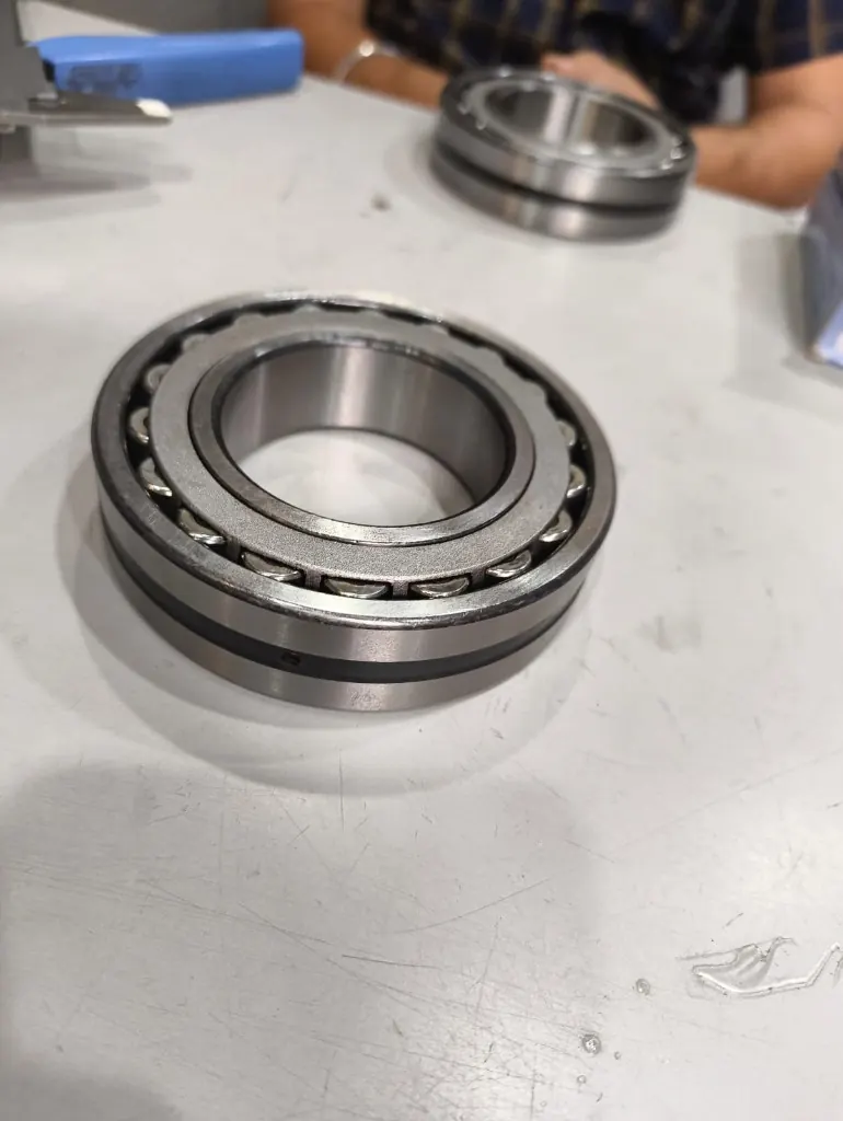 Wirtgen 9541130635 self-aligning roller bearing angle